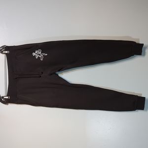 NWOT Hasta Muerte logo joggers size medium black in color